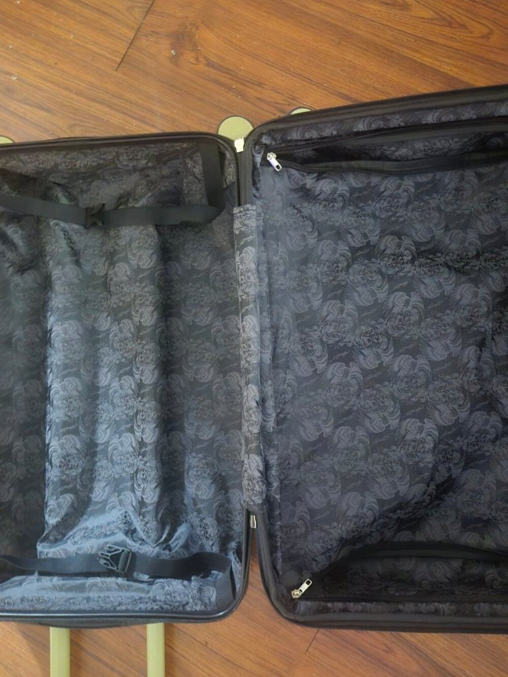 Ed Hardy Hard-Shell Rolling Suitcase - Picture 3 of 6